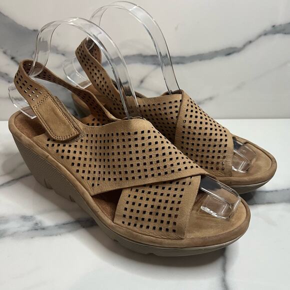 Clarks Artisan | Women's Neutral Nubuck Hook & Loop Wedge Clarene Sandals Sz 8 - Picture 1 of 7